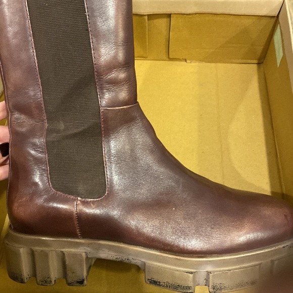 Free people boots. Size 10. In box. Worn once. - Picture 4 of 5